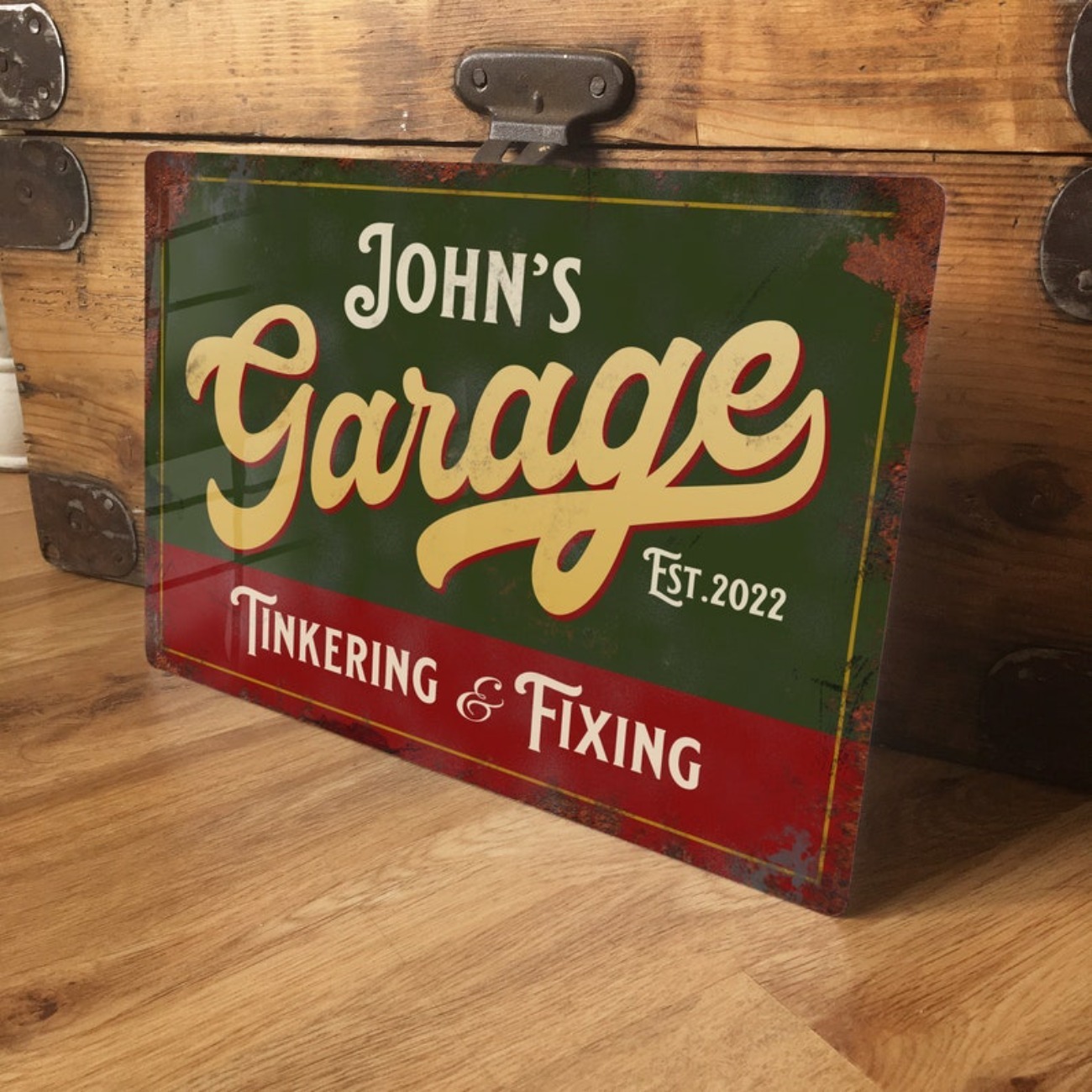 Tech Accessories - Papan Logam Garasi Kustom yang Dipersonalisasi